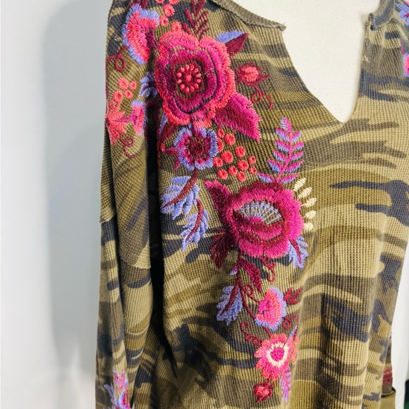 Johnny Was Marcella Floral Camo Top - Picture 5 of 9